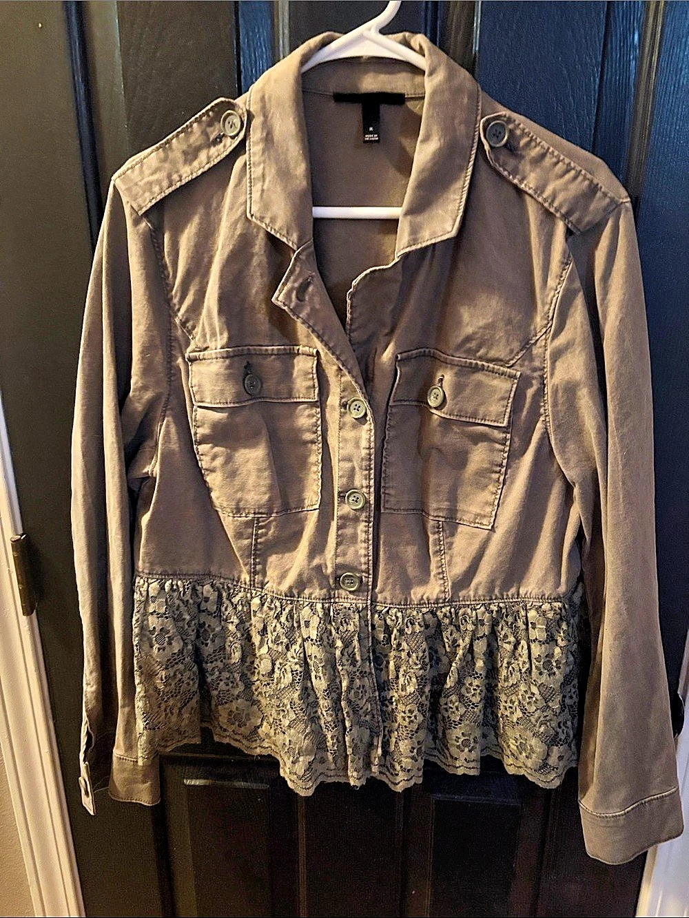 Lane Bryant Women's Utility Jacket Floral Lace Peplum Style.
Size 16
Olive Green